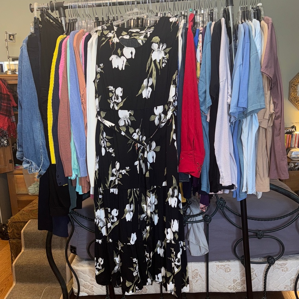 Ava & Viv Black Dress with White and Gold Floral Pattern